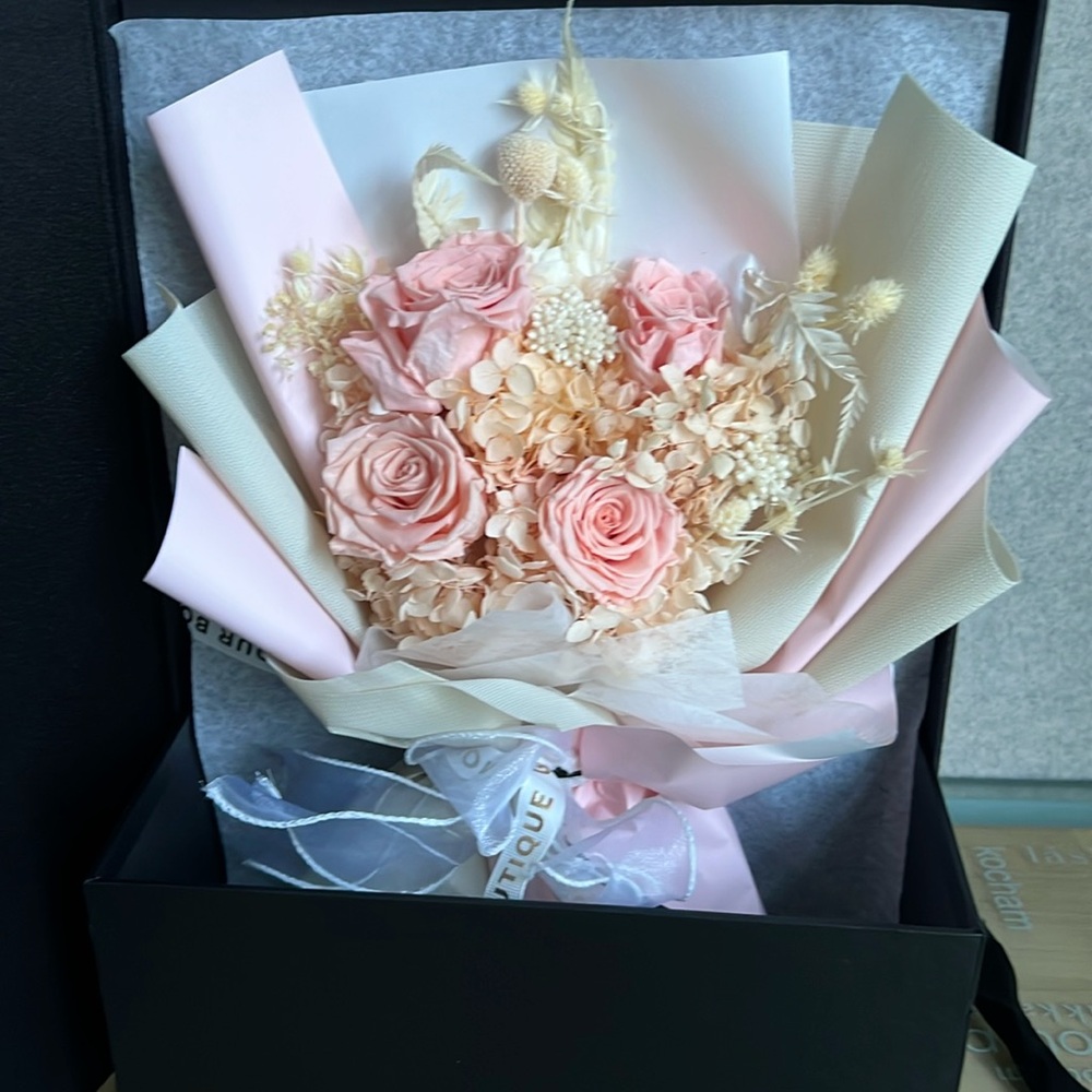 Glamour Boutique Preserved Real flowers